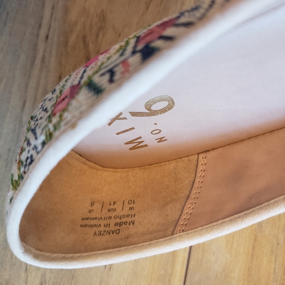 Mix No. 6 Flats, Flower Pattern, Canvas Material - Picture 2 of 3